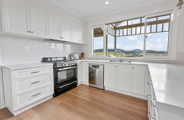Modern and elegant 5 bedroom farmhouse with magnificent views
