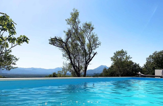 Modern and luxurious villa with swimming pool in Katuni