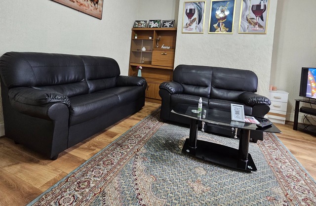 Modern and spacious, Two Double bedrooms house with parking and WiFi.