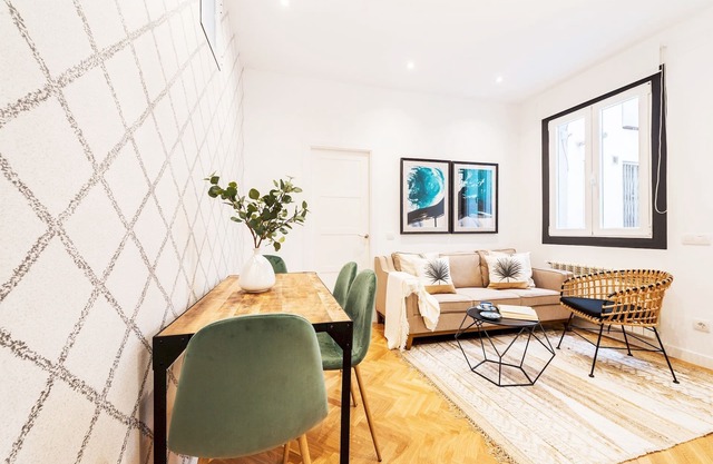 Modern and Well Connected 2 bedroom Apartment. Atocha