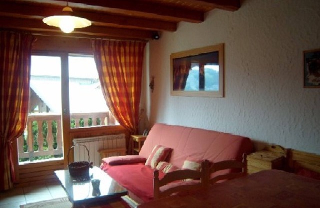 Modern Apartment for 5 with Balcony, Close to Ski Slopes, Crest-Voland