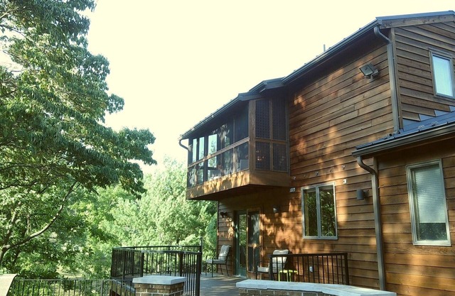 Modern artful charm in West Side: 2 BR 2 BA, historic tranquil setting