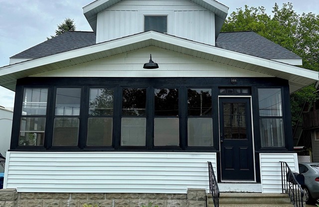 Modern Beach Retreat–Pet Friendly + Prime Location