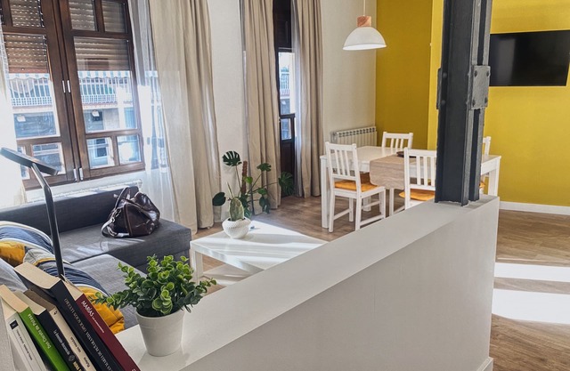 Modern, bright and central apartment. One minute from the Plaza Mayor.