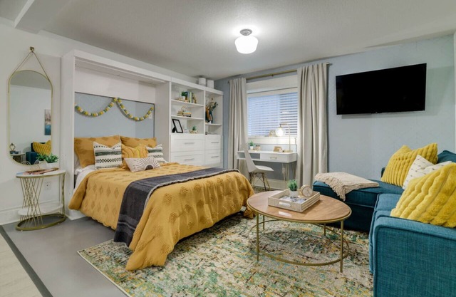Modern & Bright Studio, Fast WiFi, Walkable to University of Portland