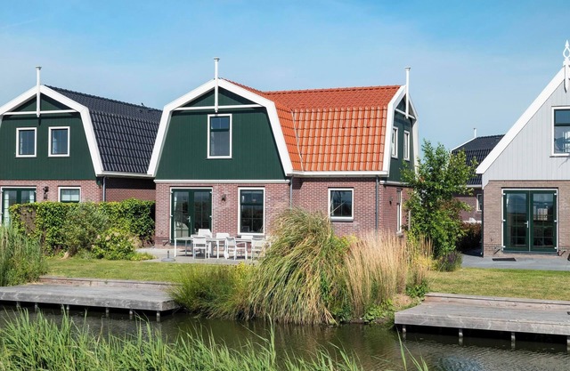 Modern bungalow with 6 bedrooms and terrace