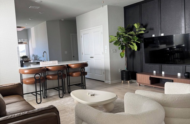 Modern Comfort in Buda – Family & Group Friendly