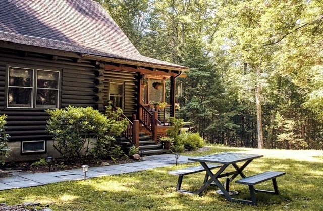 Modern, Cozy, Idyllic Log Cabin Secluded on 6 Serene Acres