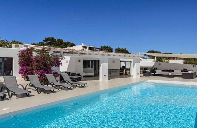 Modern Villa with sea views