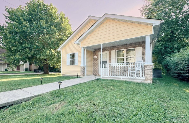 Modern Farmhouse near MTSU, 2BR, King, Accessible