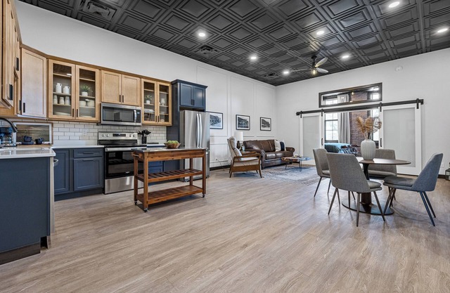 Modern + Historic - "Williams Suite" Overlooking DT Williamsburg, IA