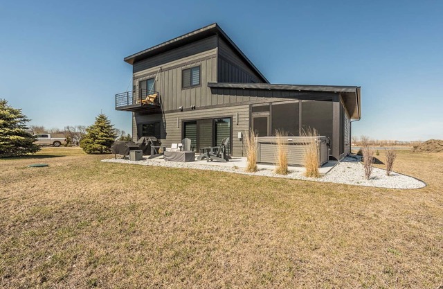 Modern home on Lake Albert with hot tub