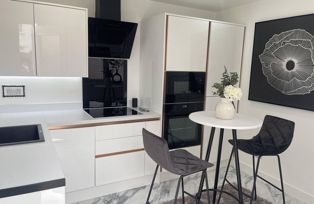 Modern-luxury 1bedroom-ensuitebathroom-garden-wifi