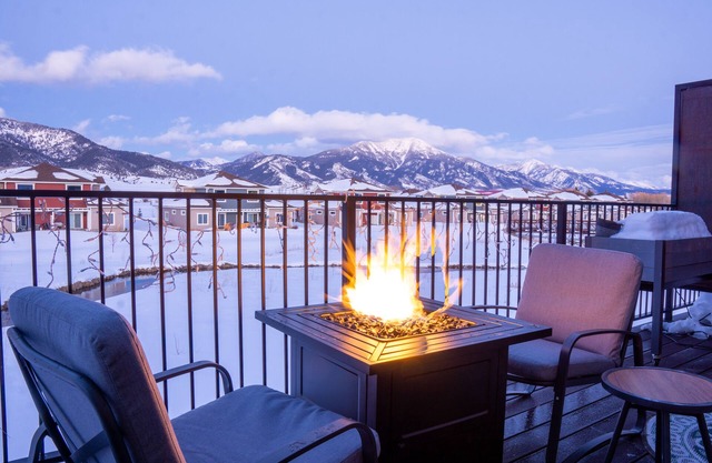 Modern mountain condo w/river and mountain views, 45 miles to Jackson Hole!