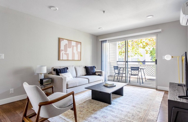 Modern Mountain View 2BR w/Gym, Spa, Parking, near Dining, by Blueground