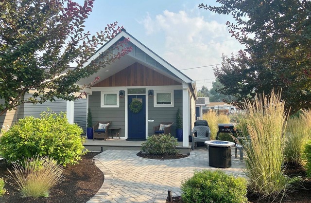 Modern, pet-friendly stay centrally located, minutes to everything in Bend!