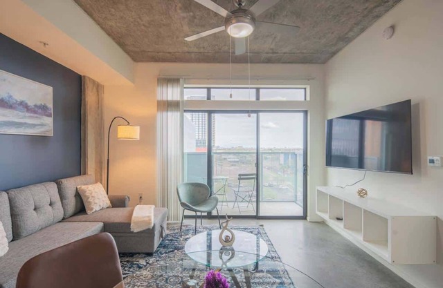Modern Phoenix 1BD Apartment in CDT!