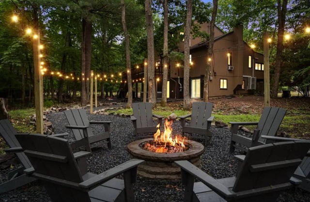 Modern Poconos Elegance Fire Pit, Hot Tub, Games