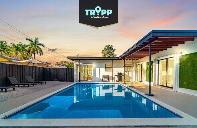 Modern Pool Home - Great for Families.