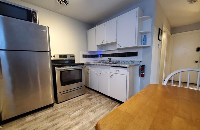 Modern Private 1Bdrm Apt. w/Free Prkg + Fast Wi-Fi. Pet-Friendly!