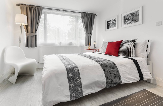 Modern, quiet, private studio, close to city centre and metro station