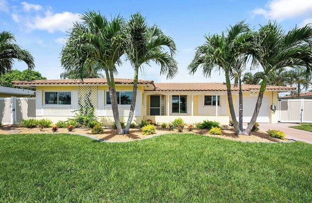 Modern Sailor - Direct Gulf Access Home with Bikes and Kayak - Vesteva Vacation Rentals
