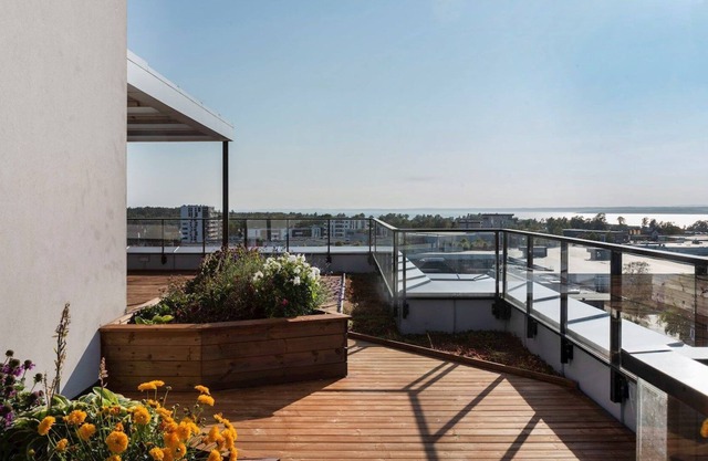 Modern Scandinavian apartment with two balconies, roof top terrace and parking.