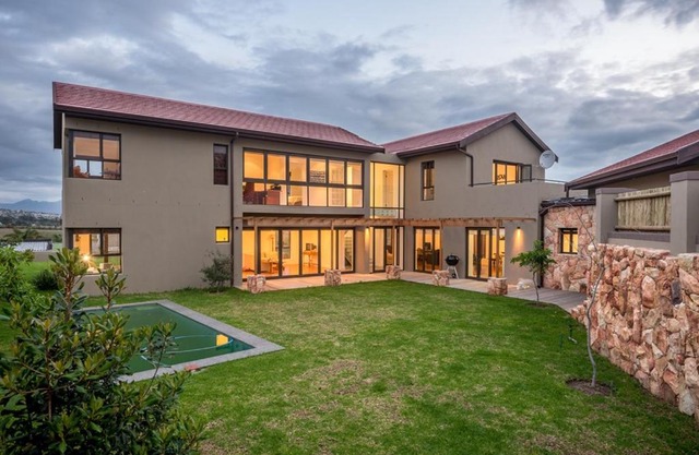 Modern spacious home in heart of Cape Winelands