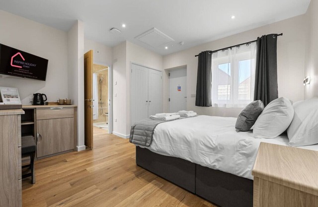 Modern Stockton Studio Room, Free WiFi & Parking