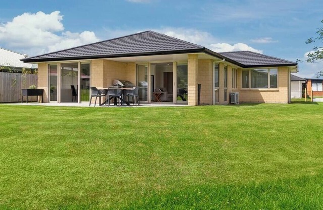 Modern Townhouse metres from Cycleway
