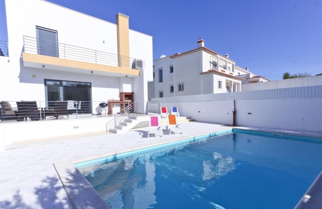 Modern Villa with Swiming pool, pool table and Cinema.
