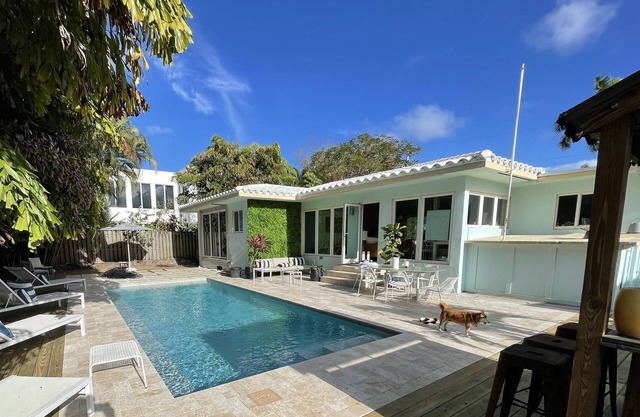 Modern Wilton Manors 2br/2bath with a new heated pool
