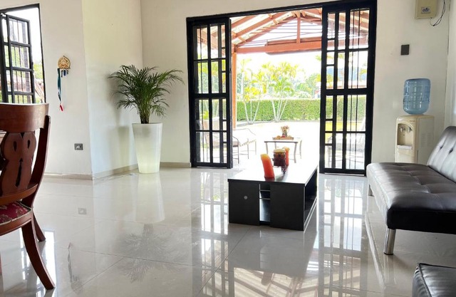 Moderna cabaña en Viterbo con Aire AC y Piscina