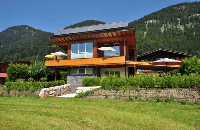 Modernly furnished apartment in a sunny location opposite of the ski slopes