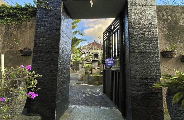Mongan Homestay Beside The Belulang Hot Spring