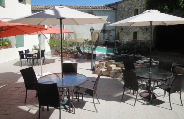 Montaren Et Saint Mediers: LODGING BAMBOO apartment in Farmhouse of the XVIIIème century with mezzanine, made safe heated swimming pool and Spa