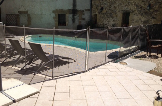 Montaren Et Saint Mediers: LODGING the OLIVE-TREES apartment in Farmhouse of the XVIIIème century with independent entry, made safe heated swimming pool and Spa