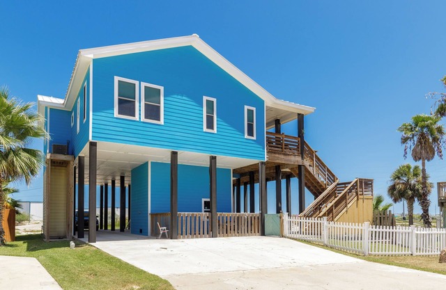 Month Long Rates 3 Bedroom & Pets
