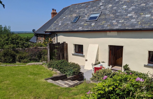 Moonseeker nr Okehampton, Pets welcome, Woodburner, Underfloor Heating, Garden