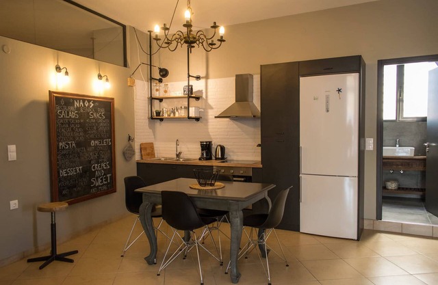 Moonstone house B. Ermou 167 apartment