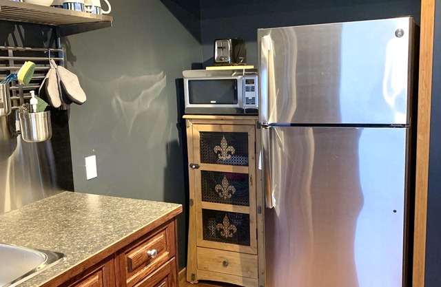 Moose Mountain Hideaway Private 2 Bedroom & Spacious Loungen4 people maximum