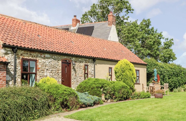 MORDON MOOR COTTAGE, family friendly in Sedgefield, County Durham