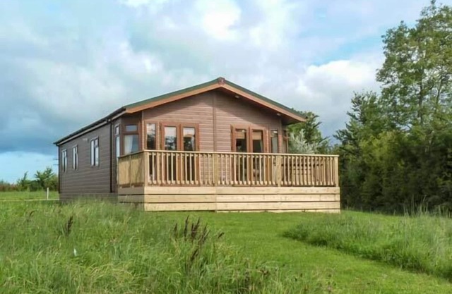 MORGAN LODGE, family friendly, luxury holiday cottage in Hewish