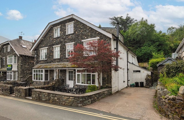 MOSS CRAG, pet friendly, character holiday cottage in Glenridding