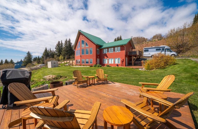 Mountain + Bay Views, Fire Pit! A True Retreat!