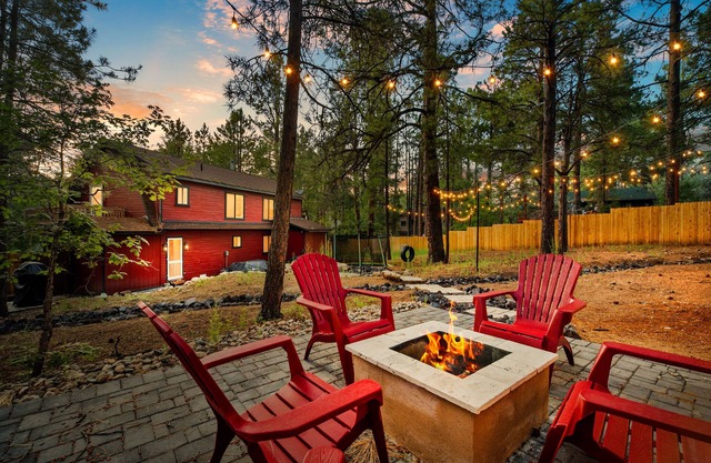 Mountain Fun w/Game areas, Waffle Bar, Huge Yard!