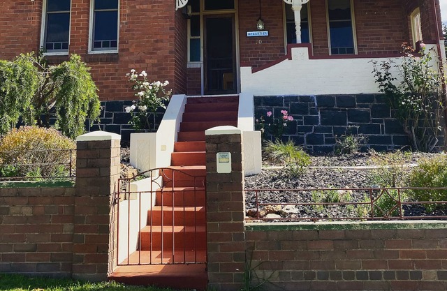‘Mt Carmel’ Family Federation Home, A short stroll to town, Netflix
