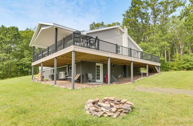 Mtn-View Pleasantville Home on 100 Acres!