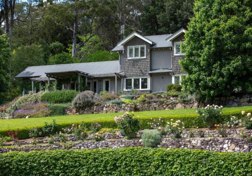 Mulgrave House and Cottage - By Latitude South Coast