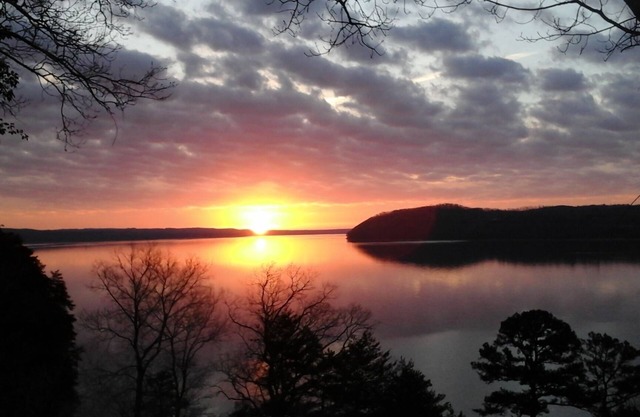 Multi-level Cabin With Private Dock On Secluded Cove, Sleeps 8 To 9